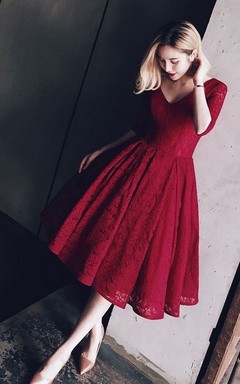 Bezauberndes knielanges Cocktailkleid aus Spitze in A-Linie mit V-Ausschnitt