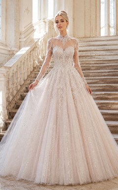 Robe de mariée de bal en dentelle perlée à manches longues et col montant, traîne chapelle illusion