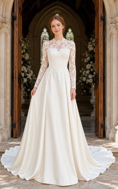Robe de mariée trapèze à manches en dentelle recouvertes, idéale pour une entrée d'église.