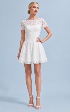Minivestido elegante de corte A con cuello joya, manga corta y encaje blanco