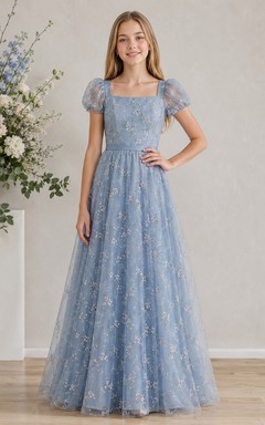 Himmelblaues Brautjungfernkleid im A-Linien-Schnitt mit eckigen, kurzen Ärmeln und Puffärmeln/Ballon-Blumenmuster im Boho-Stil