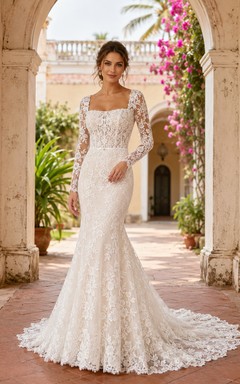 Robe de mariée sirène romantique à col carré, manches longues et dentelle intégrale, dos nu et traîne chapelle