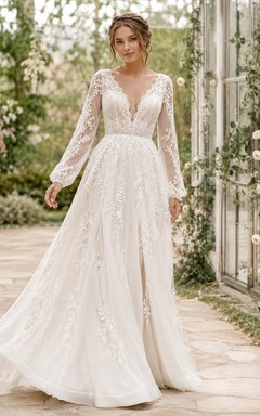 Robe de mariée bohème à col en V, manches illusion en dentelle, tulle, coupe trapèze et traîne