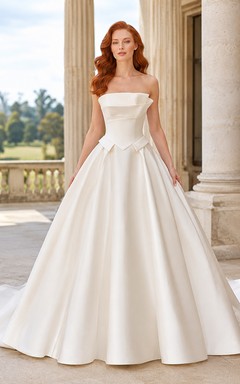 Brautkleid aus Satin-Tüll, trägerlos, mit Schleppe und tiefem V-Ausschnitt