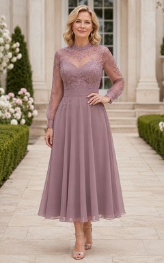 Vintage-Kleid in Mauve mit hohem Kragen, Illusionsspitze, Dreiviertelärmeln und Teelänge – ideal für die Mutter der Braut