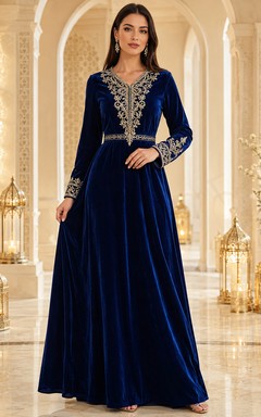 Luxuriöses dunkelblaues Samtkleid im A-Linien-Stil, bodenlang, mit V-Ausschnitt, Stickerei und langen Ärmeln zum Eid-Fest