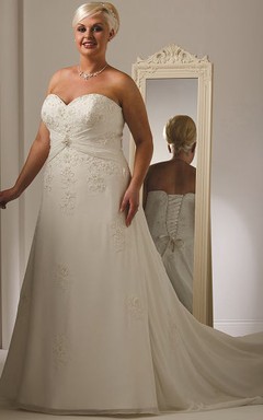 Brautkleid aus Tüll in A-Linie mit Kristallapplikationen und Schnürung