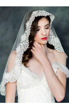 Short Cute Wedding Veil with Lace Appliques