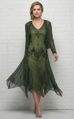 Robe cocktail vert forêt à perles, style vintage, avec veste transparente et ourlet asymétrique