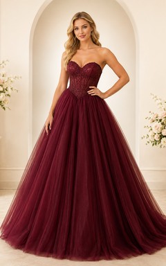 Burgunderrotes, trägerloses Ballkleid aus Tüll mit Herzausschnitt, elegantes Abendkleid