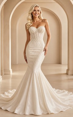 Robe de mariée sirène en satin à dentelle florale, bustier cœur sans bretelles et corset, longueur au sol, avec traîne.