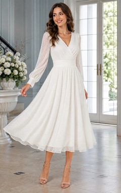 Elegantes, romantisches Brautkleid aus Chiffon mit V-Ausschnitt, langen Ärmeln, A-Linie und Teelänge für standesamtliche Trauungen