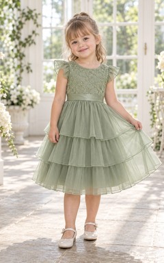 Teelanges, salbeigrünes Sommerkleid in A-Linie mit Tüllspitze am Oberteil, kurzen Ärmeln und Stufenrock für Blumenmädchen