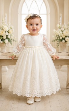 Robe de baptême pour bébé, coupe trapèze, manches longues et dentelle brodée