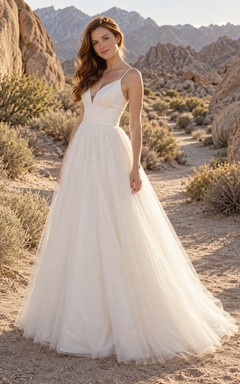 Vestido de novia sencillo de tirantes finos, escote en V, sin mangas, con fajín y corte en A, largo hasta el suelo.