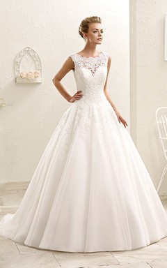 Lace Ball Gown Wedding Dress Illusion Neckline Sleeveless Princess Bridal Gown with Tulle Skirt