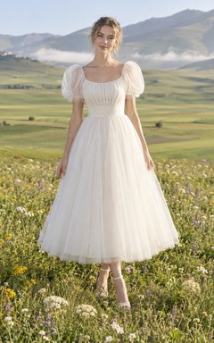 Vestido de novia de tul fruncido, corte en A, manga corta y escote redondo hasta la rodilla