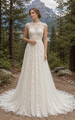 Robe de mariée trapèze en dentelle à col montant et manches courtes, dos illusion et traîne chapelle