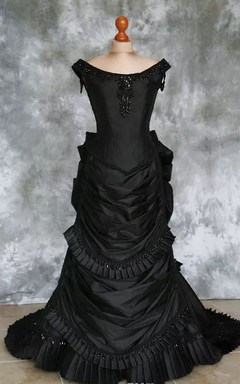 Robe de mariée trapèze en taffetas, manches courtes, traîne courte, ornée de volants, de fronces et de superpositions
