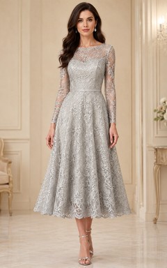 Robe de mère modeste à manches longues et coupe trapèze en dentelle argentée à effet scintillant, ornée d'un voile illusion.