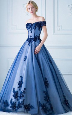 Ärmelloses, bodenlanges Ballkleid aus Tüll mit Applikationen