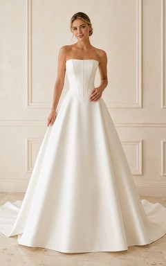 Vestido de novia sencillo de satén con corsé largo y sin tirantes
