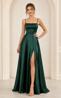 Dunkelgrünes Satin-Abendkleid mit eckigem Ausschnitt, Spaghettiträgern, bodenlang, A-Linie und Schlitz
