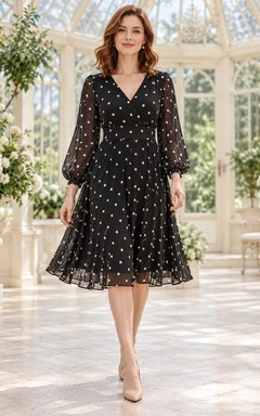 Schwarzes, gepunktetes, schlichtes A-Linien-Gästekleid mit V-Ausschnitt, Illusion-Effekt, langen Ärmeln und Teelänge