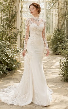 Robe de mariée sirène en dentelle florale à col montant et manches longues, avec traîne courte et élégante.