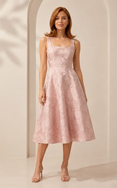 Robe trapèze mi-longue en dentelle florale rose poudré à col carré