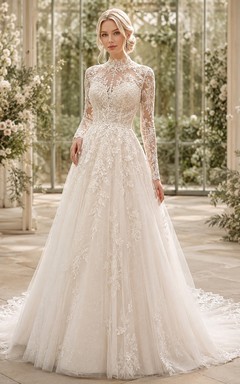 Robe de mariée trapèze en dentelle botanique à manches longues et col montant, coupe illusion, traîne chapelle, en dentelle botanique.
