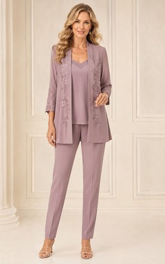 Vintage-Mauve-farbener, romantischer, dreiteiliger Hosenanzug mit langer Spitze und knöchellangem Blazer – perfekt für die Mutter der Braut.