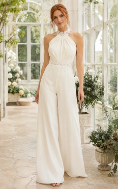 Minimalistischer Braut-Jumpsuit aus Satin-Tüll mit Neckholder, ärmellos, Schleppe und Perlenbesatz