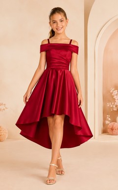 Vestido moderno rojo de satén con hombros descubiertos, corte asimétrico, largo hasta la rodilla, ideal para niñas de las flores.