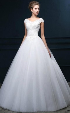 Vestido corto de corte A con escote en V, sin mangas, estilo campana, apliques, corsé en la espalda, tul, encaje y lentejuelas.