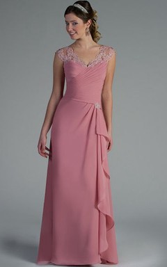 Robe longue en mousseline de soie pour la mère de la mariée, ornée d'appliqués, col en V et manches courtes, avec drapé latéral.