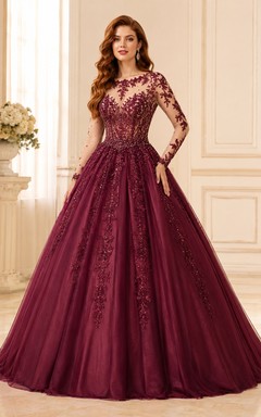 Vestido de fiesta formal de quinceañera de lujo color burdeos, manga larga, cuello alto, efecto ilusión y detalles de cuentas.