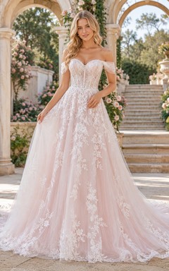 Romantisches Brautkleid in zartem Rosa: trägerloses Korsett aus Spitze, A-Linie, Schleppe und Korsett