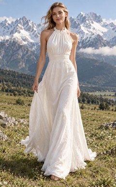 Vestido de novia sencillo de corte A con cuello alto, escote halter y cintura fruncida