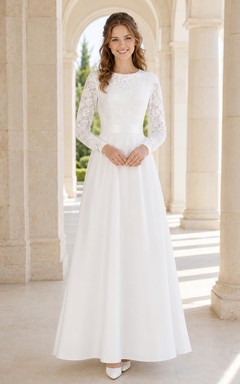 Robe de mariée modeste en satin à manches longues en dentelle et coupe trapèze, style bateau