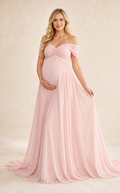 Romantisches Umstandskleid für Fotoshootings: Blush Empire-Kleid, bodenlang, mit Schleppe, schulterfrei, kurzärmelig, aus Chiffon, ätherisch, elegant, für formelle Anlässe, Garten.