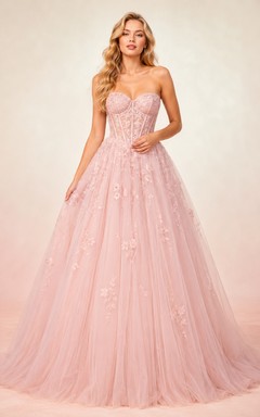 Vestido de fiesta de gala color rosa empolvado sin tirantes con apliques florales de tul