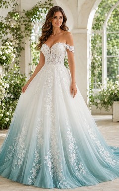 Türkisfarbenes, romantisches Brautkleid in A-Linie mit schulterfreiem Tüll, floralem Muster und Kapellenschleppe