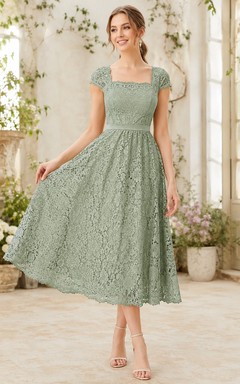 Vestido de corte A de largo midi con escote cuadrado y mangas cortas en color verde salvia.