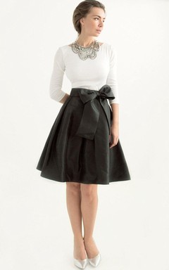 Robe à manches longues en taffetas noir arrivant au genou