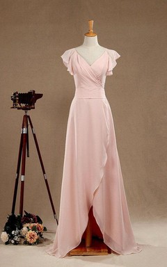 Vestido largo de gasa de corte A con escote en V y mangas cortas, abertura y fajín.