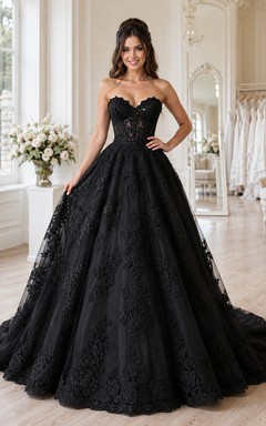 Robe de mariée gothique noire bustier en dentelle, décolleté cœur, traîne cathédrale
