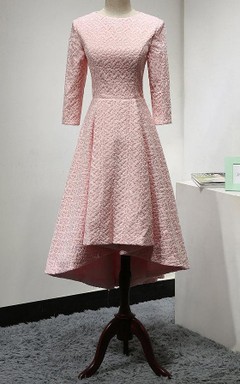 Robe à manches 3-4 asymétriques et col rond