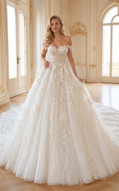 Robe de bal en tulle et dentelle florale à épaules dénudées avec traîne cathédrale