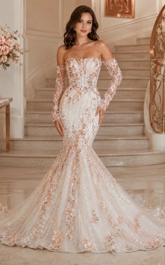 Brautkleid im Meerjungfrauen-/Trompetenstil mit roségoldener Spitze, schulterfrei, langen Ärmeln und bodenlanger Schleppe – ein luxuriöses Abendkleid